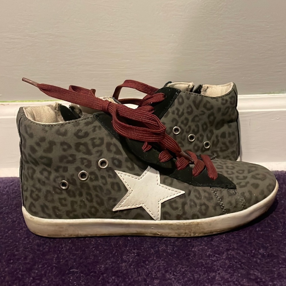 SIZE 5 GIRL SNEAKER